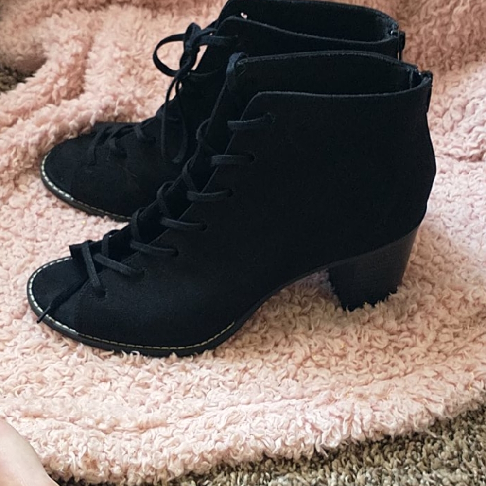 Size 10 open toe lace up black bootie